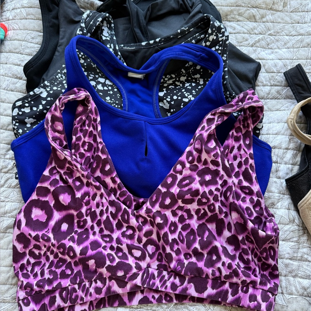 Set of 4 Fabletics bras-size large